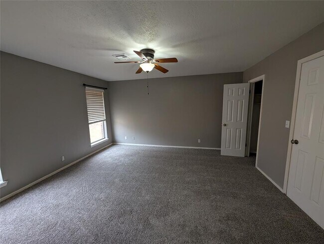 Building Photo - 16904 Meadow Lake Cir