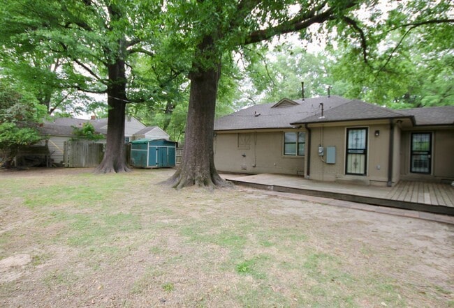 Building Photo - GORGEOUS SPACIOUS CORNER LOT HOME FOR RENT