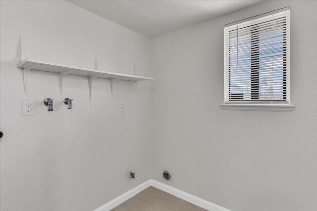 Building Photo - Spacious 2-Bedroom Townhome in Hesperia, CA!