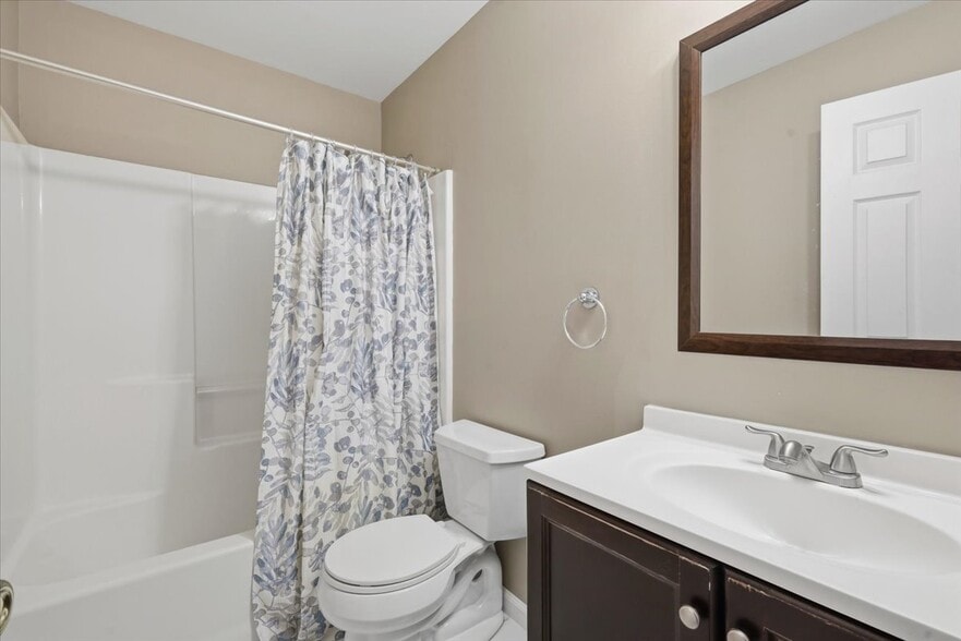 Building Photo - 203 Tallwood Ln