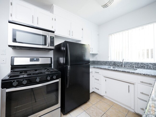 Interior Photo - 7245-51 Willoughby Ave