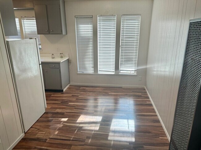 Building Photo - Oakmont Apartments