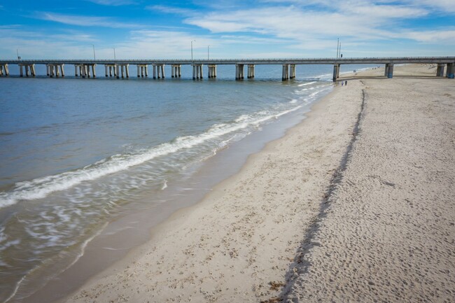 Building Photo - Cozy Cottage By The Beach! Ready 01-08-25!...