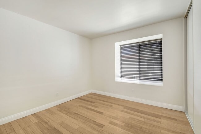 Building Photo - Well, maintained 3-bedroom, 2.5 bath corner unit town home in a private, gated community!