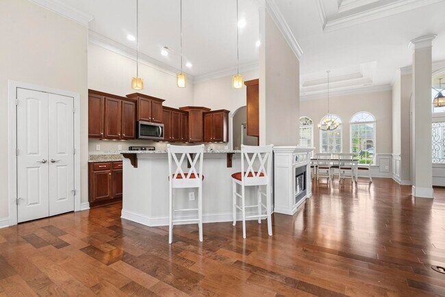 Building Photo - 9060 Abingdon Dr