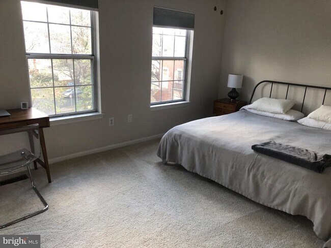 Building Photo - 5833 Pin Oak Commons Ct