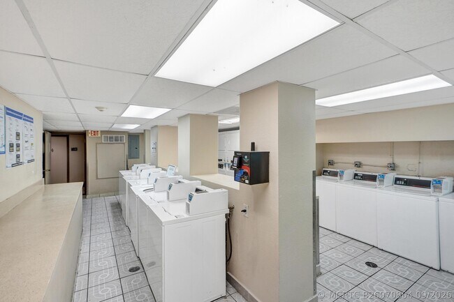 Building Photo - 1805 Sans Souci Blvd