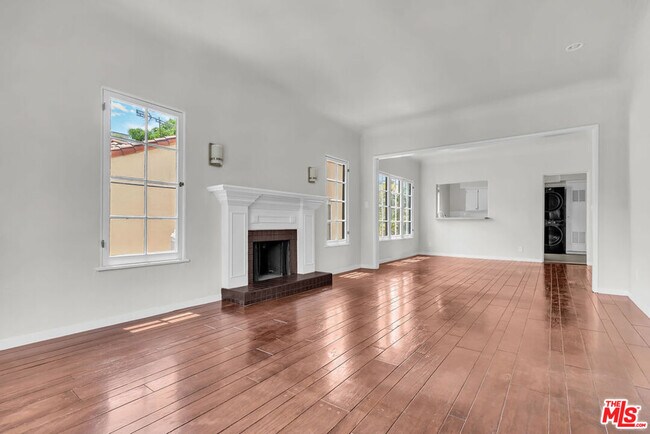 Building Photo - 751 Croft Ave