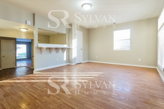 Building Photo - This adorable 4 bedroom, 2 bathroom home