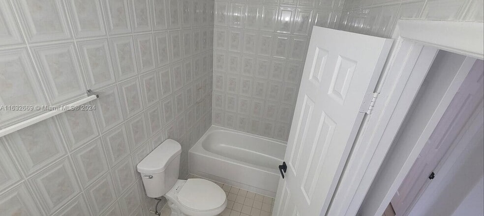 Building Photo - 319 NW 109th Ave