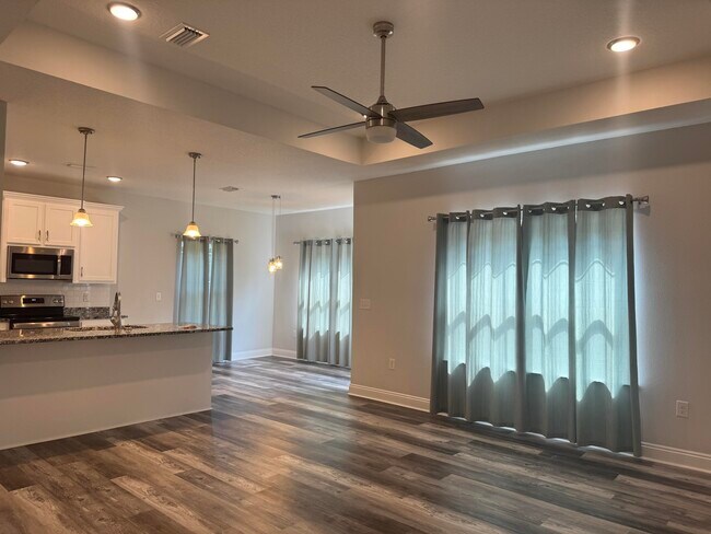 Building Photo - 5791 Kellie Dr