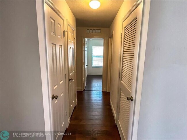 Building Photo - 5870 NW Pine Trail Cir