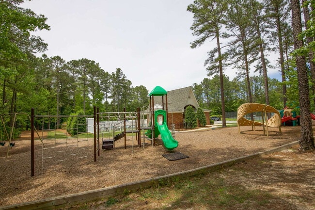 Building Photo - "Spacious 4-Bedroom, 2.5 Bath Gem with Law...