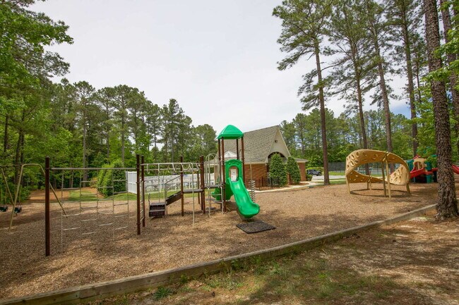Building Photo - "Spacious 4-Bedroom Gem with 2.5 Baths at ...