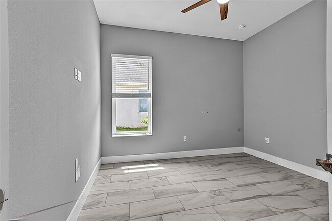 Building Photo - 70 Bannbury Ln