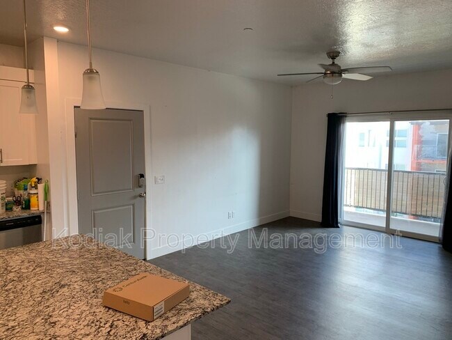 Building Photo - 875 S Depot St