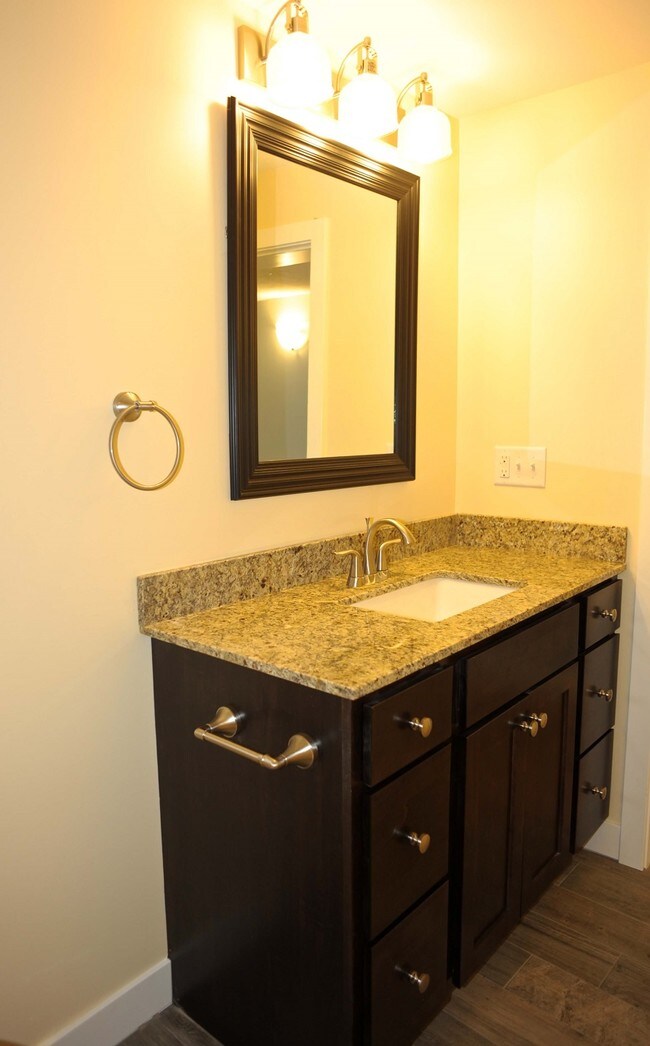 Building Photo - 1213 Lake Michigan Dr NW