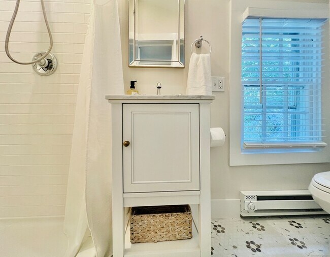 Building Photo - 301 Haviland Rd