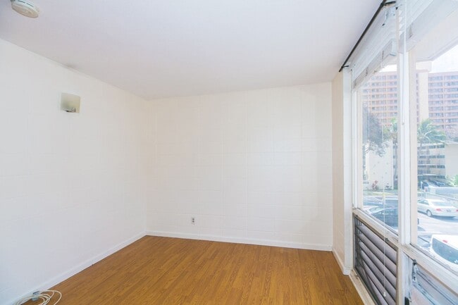 Building Photo - Bishop Manor Unit 22
