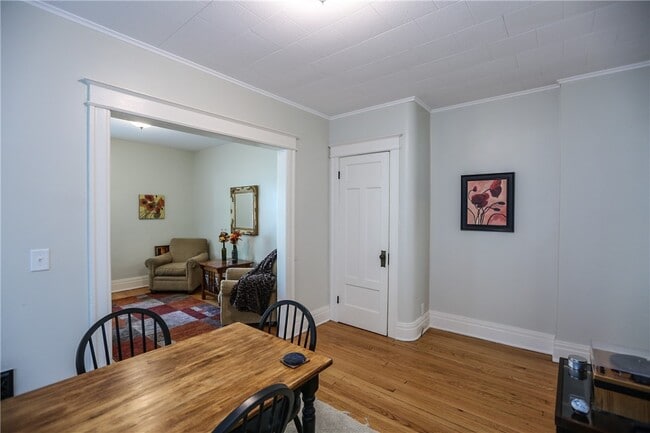 Building Photo - 296 Laburnam Crescent