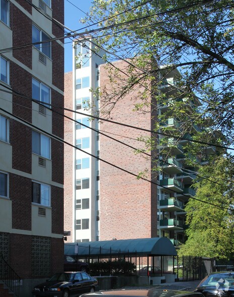 Building Photo - Harvard Towers