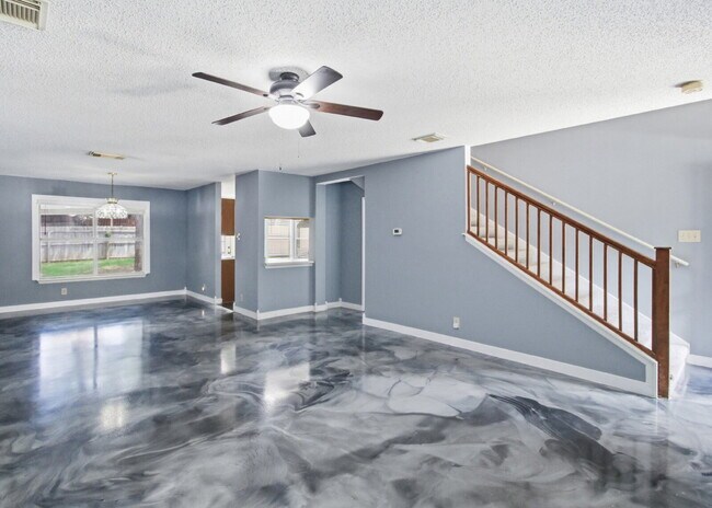 Building Photo - "Charming 3-Bed in Schertz with Spacious 2246 Sq Ft Layout!"