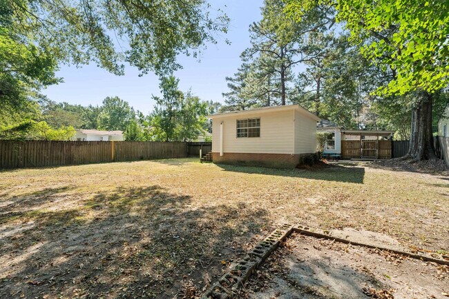 Building Photo - 1707 1st Terrace