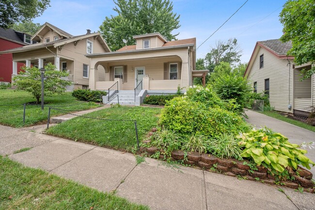Building Photo - CHEVIOT- Charming 3 bedroom 1.5 bath