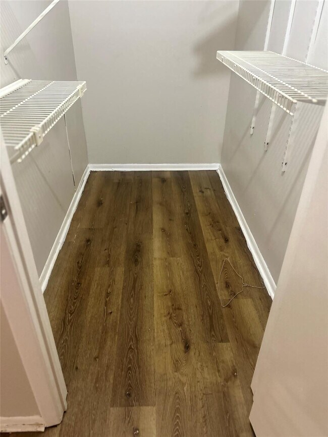 Building Photo - 4024 Dream Oak Pl