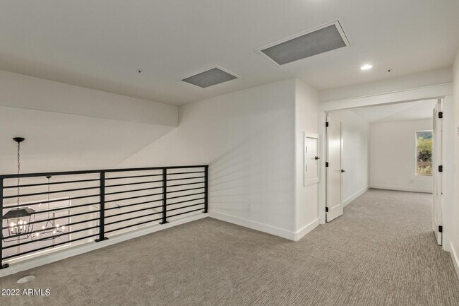 Building Photo - 13761 E Lupine Ave