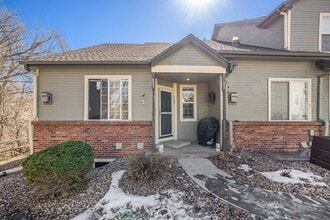 Building Photo - 2 Bedroom 2 Bathroom Townhouse in Jefferson Gardens