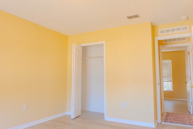 Building Photo - Spacious 4-Bed Groveland Home with Attached Garage, Central Air, and Private Patio