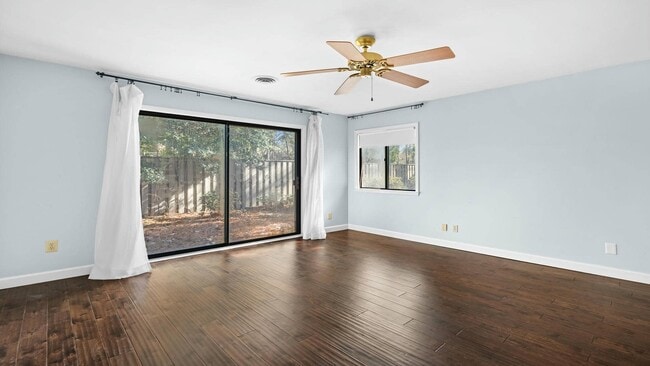 Building Photo - 904 Dogwood Ct