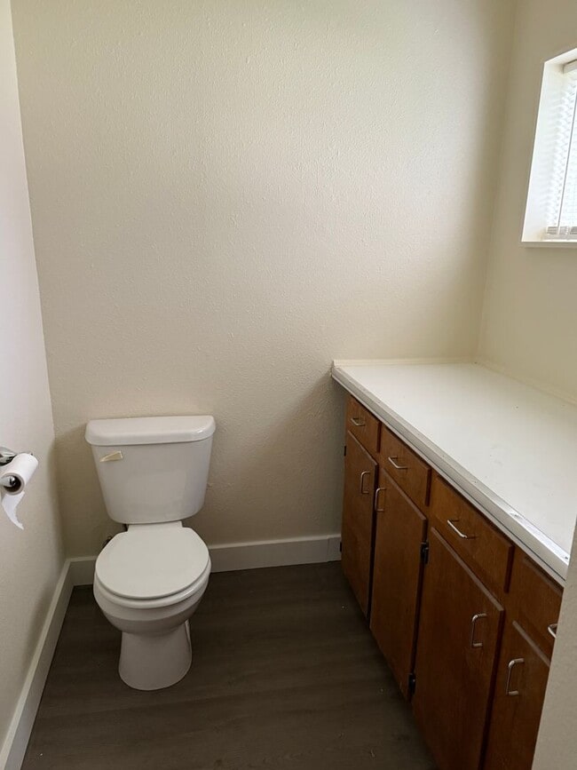 Building Photo - Cute 3 bed house, Great price!