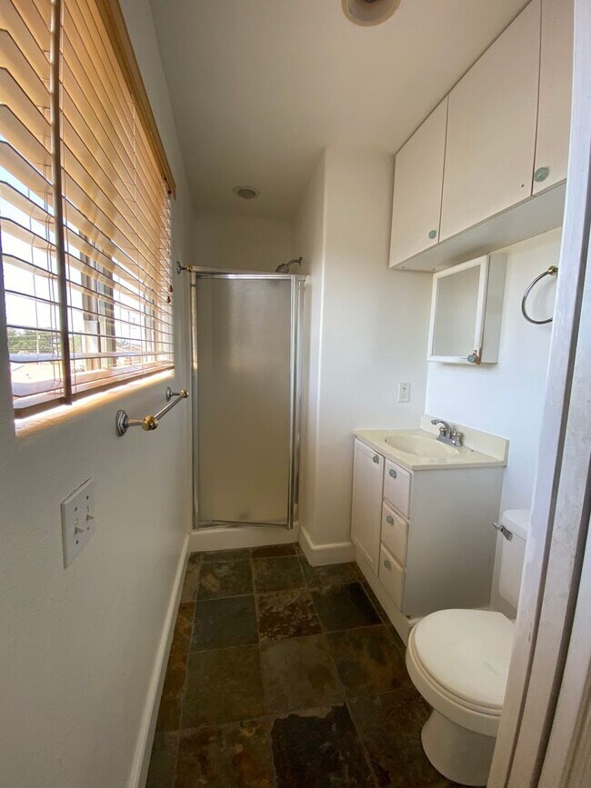 Building Photo - 338 Henrietta Ave