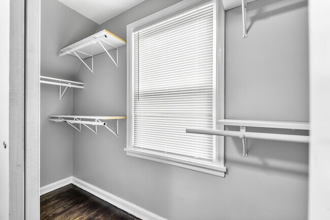 Building Photo - 4812 Maple St