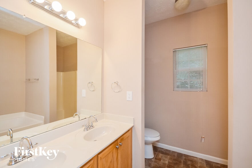 Building Photo - 124 Astilbe Meadow Dr