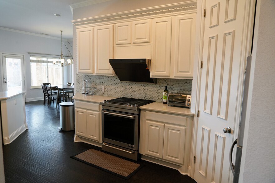 Building Photo - 5836 Sterling Dr
