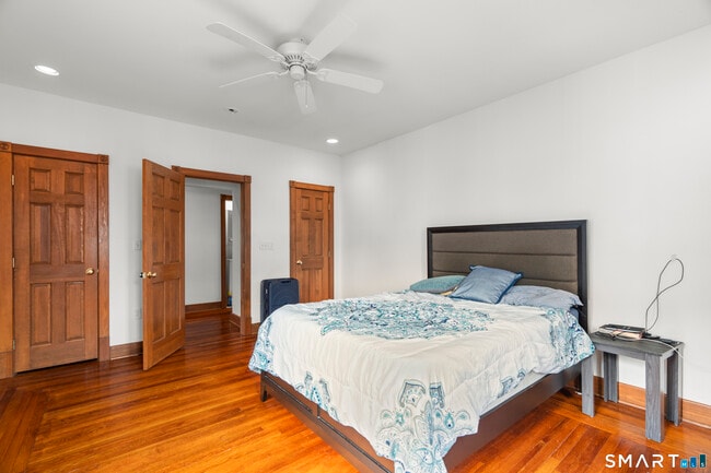 Building Photo - 623 Whitney Ave