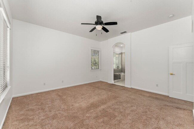 Building Photo - 10000 Shana Way