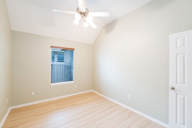 Building Photo - 11516 Sunny Creek Ln