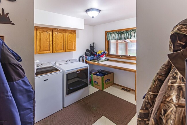 Building Photo - 11070 Equestrian St