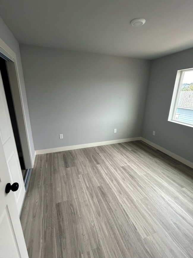 Building Photo - 1700 104th Ave