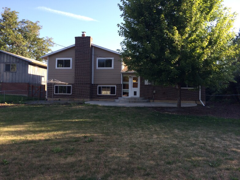 Building Photo - 1021 Vivian Cir