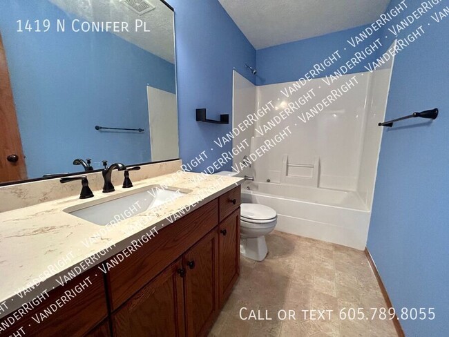 Building Photo - 1419 N Conifer Pl