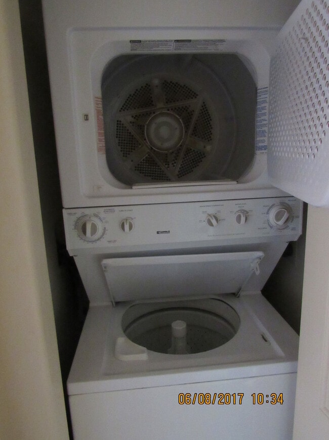 Building Photo - 198 W 26th St