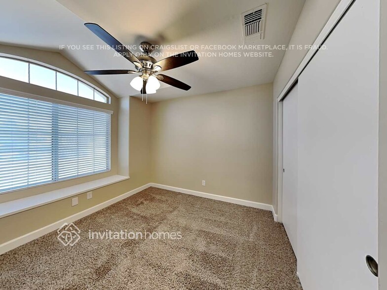 Building Photo - 1140 N Leoma Ln