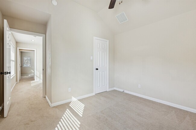 Building Photo - 11 Vershire Cir