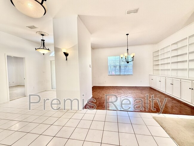 Building Photo - 642 Weathersfield Dr