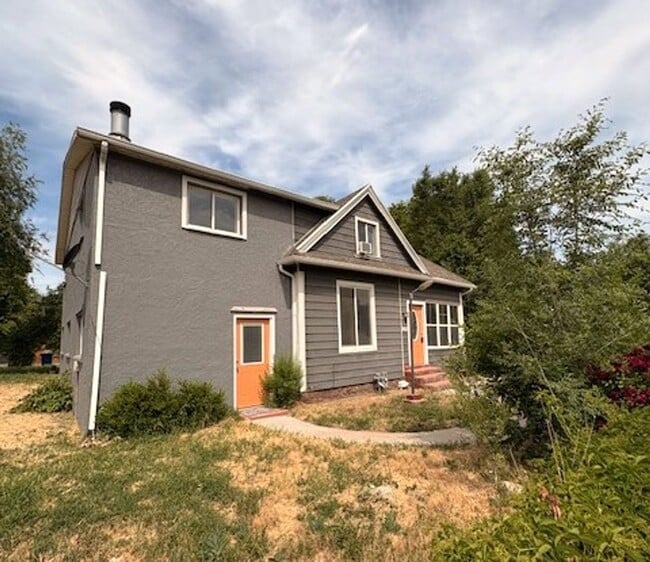 Building Photo - 3 Bedroom / 2.5 Bath Multi-Level Home in SLC!